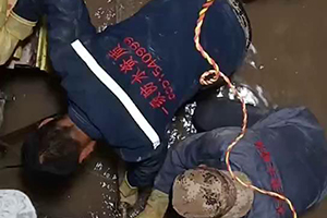 百色电梯井堵漏施工视频